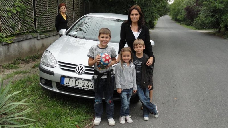 DSC00595 00.JPG - Babcia, Dalmi, Levente, Niki, Ádám.